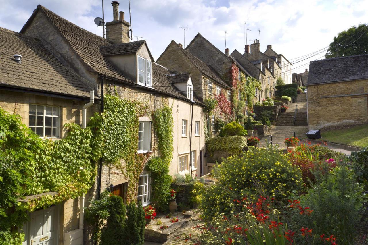 Well Cottage: A Cotswold Cottage At The Heart Of The Village Of Crudwell Exterior foto