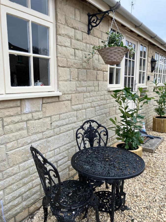 Well Cottage: A Cotswold Cottage At The Heart Of The Village Of Crudwell Exterior foto
