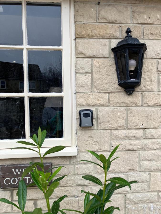Well Cottage: A Cotswold Cottage At The Heart Of The Village Of Crudwell Exterior foto